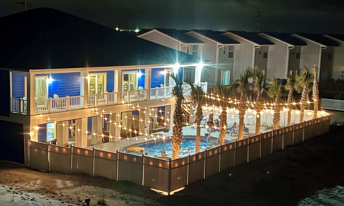 Navarre Beach House | #1 Reviewed Home on Navarre Beach Forever Views 33' Pool Outdoor Bar/TVs Hot Tub