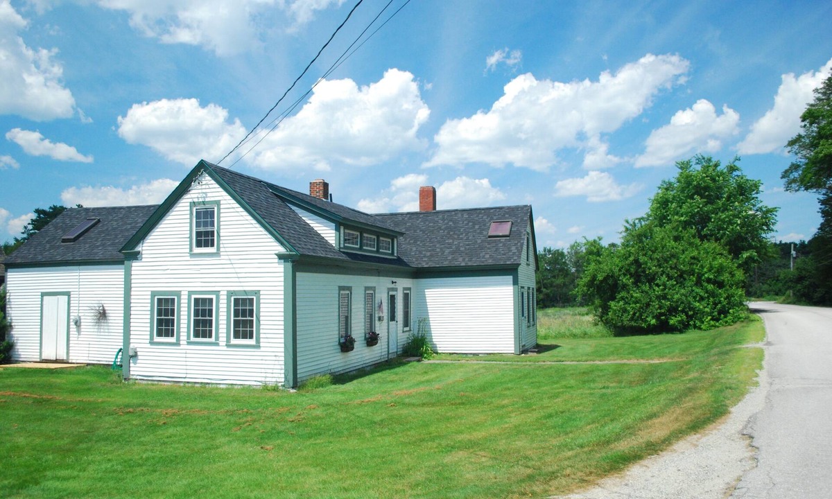Lamoine House | 1850s Farm House - Minutes from Acadia, Lamoine Beach, and Lamoine State Park