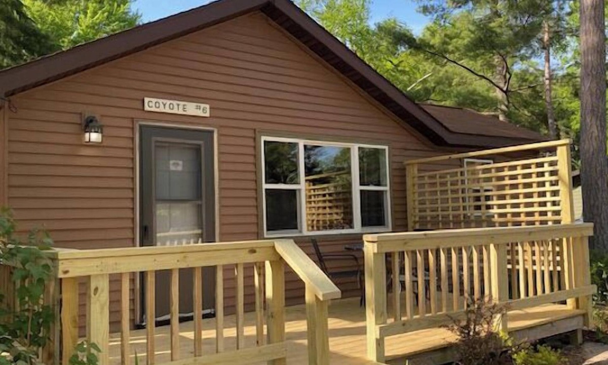 Au Train Cabin | 2 Bedroom Cabin with Beach Access, Porch, & Fireplace
