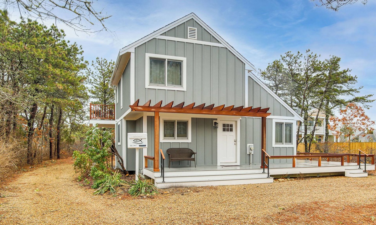 Katama House | 2 Mi to Main St & Beach! Family Home in Edgartown