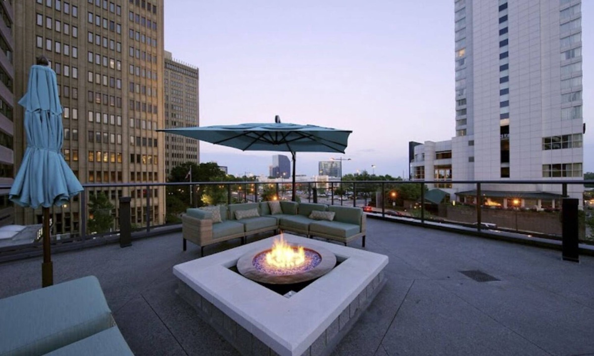North Buckhead Apartment | 2 minutes walk to lenox! Stylish high rise w/ fireplace!