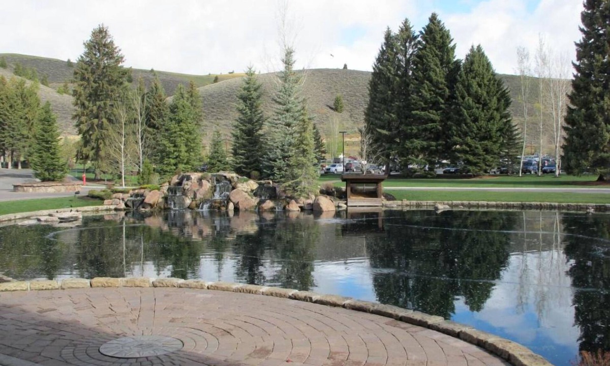 Elkhorn Hotel | 2 Units w/2-BR in 3 Beds | Close to Outdoor Fun, Pool Access, and Local Shops