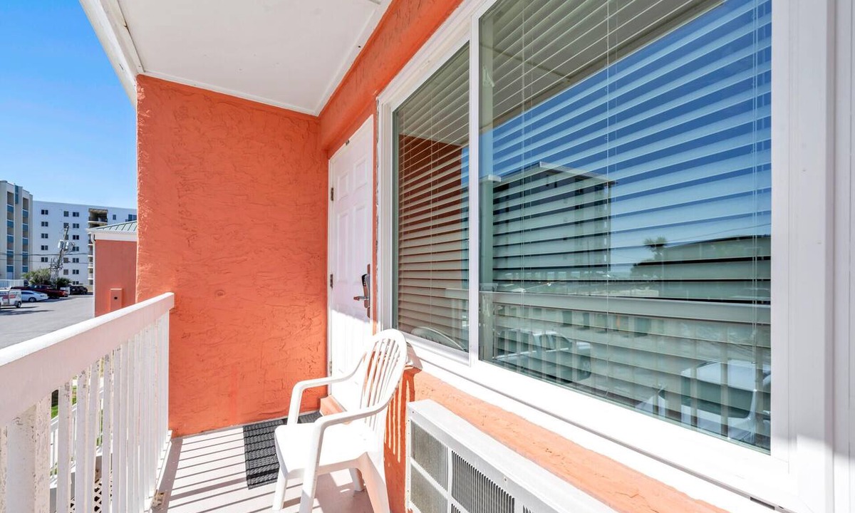 Fort Walton Beach Condo | 202 Tropical Isle Studio Suite- Steps to Beach! JULY SALE