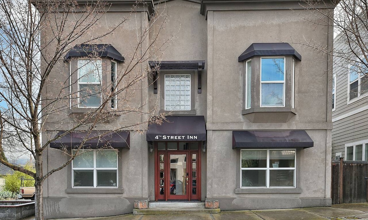 Historic Railroad District House | 232-Duplex-Private Bathroom-Mountain View
