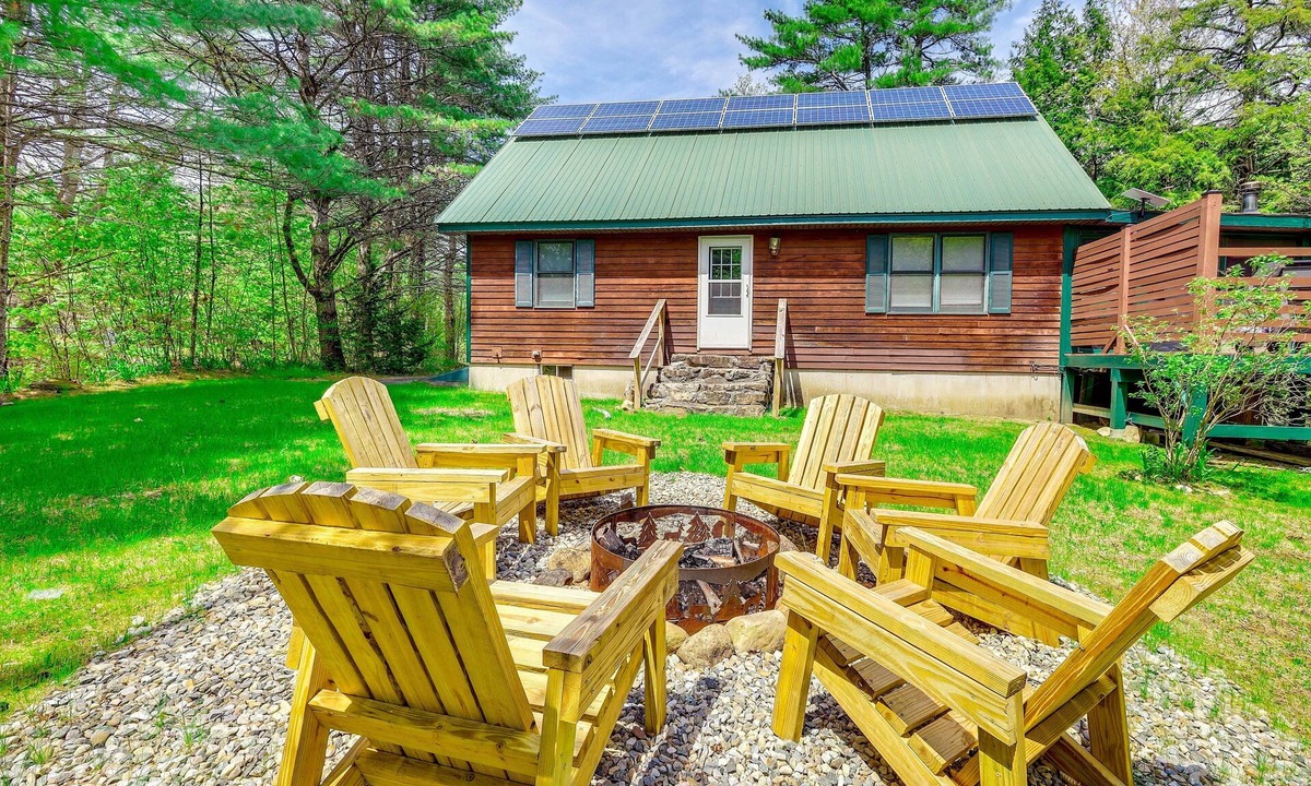 Warrensburg Cabin | 2BR+Loft Cabin—Summer Getaway with Patio,Firepit Near Lake George &Gore Mountain