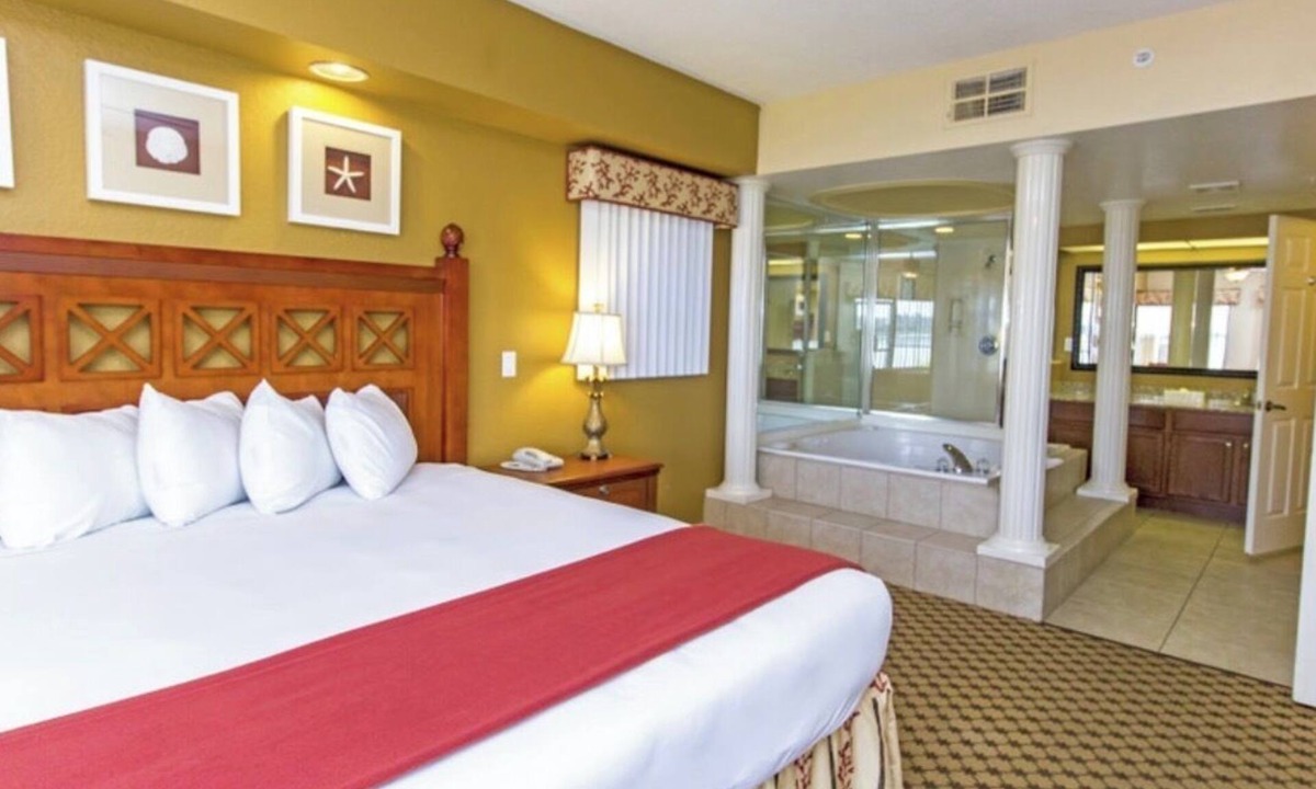 Florida Central Atlantic Coast Resort | 3-bedroom Villa at Westlake Resort Spa amazing Orlando with AC and fitness room