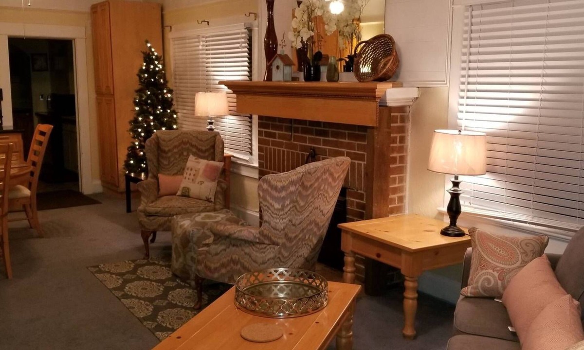 Downtown Klamath Falls House | 30+Day❤️of Downtown | SmartHouse | 4KTV | King, 2 Queens, Double + Twin | BBQ, P