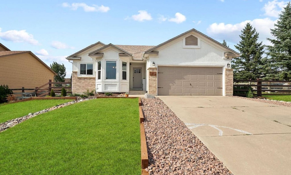 Monument House | (3Bd 3Ba) 279 Misty Creek Dr, Monument, · Mountain Views, Family Friendly, Close to AFA!