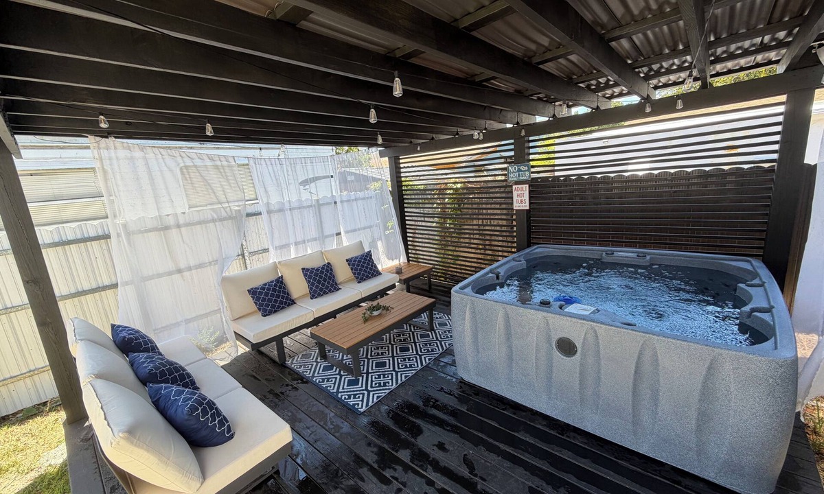West Little River House | 3BR, 3 BATH house NEW JACUZZI. SLEEPS 11