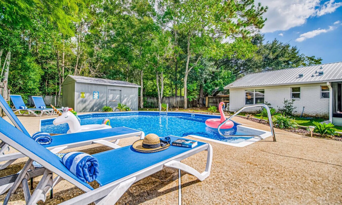 Myrtle Grove House | 3BR Sun-Soaked Private Pool Home | Lanai & BBQ
