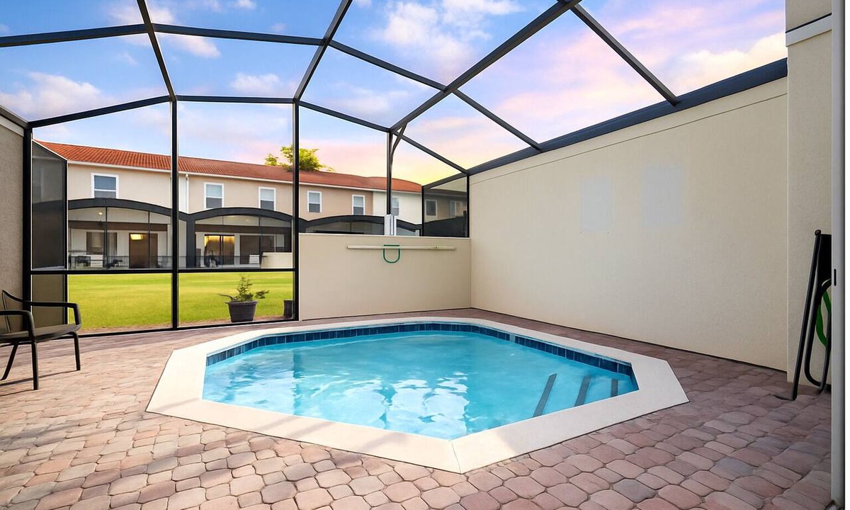 Bellavida House | 3BR Townhome with Pool, BBQ & Resort Amenities near Disney