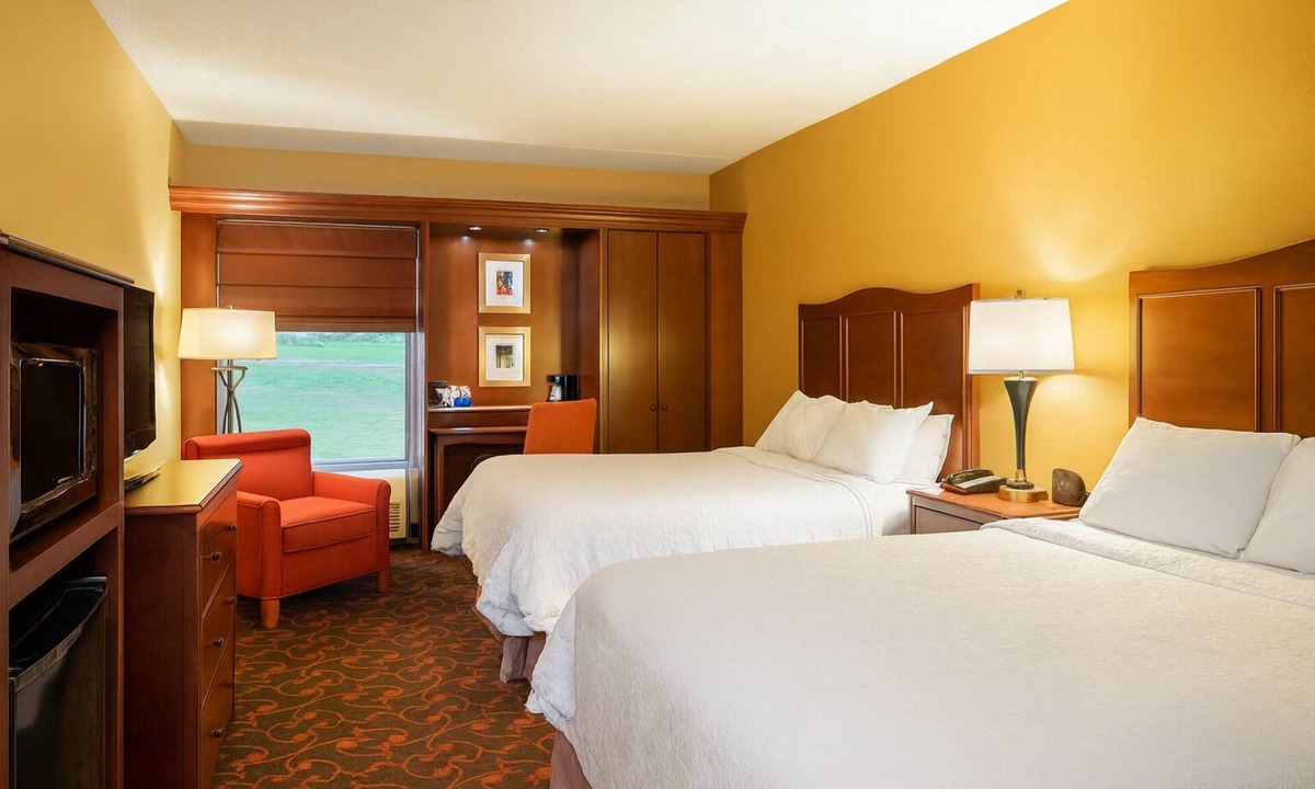 Carlisle Hotel | 4 Charming Suites with Free Breakfast – Ideal for Dickinson College Visitors