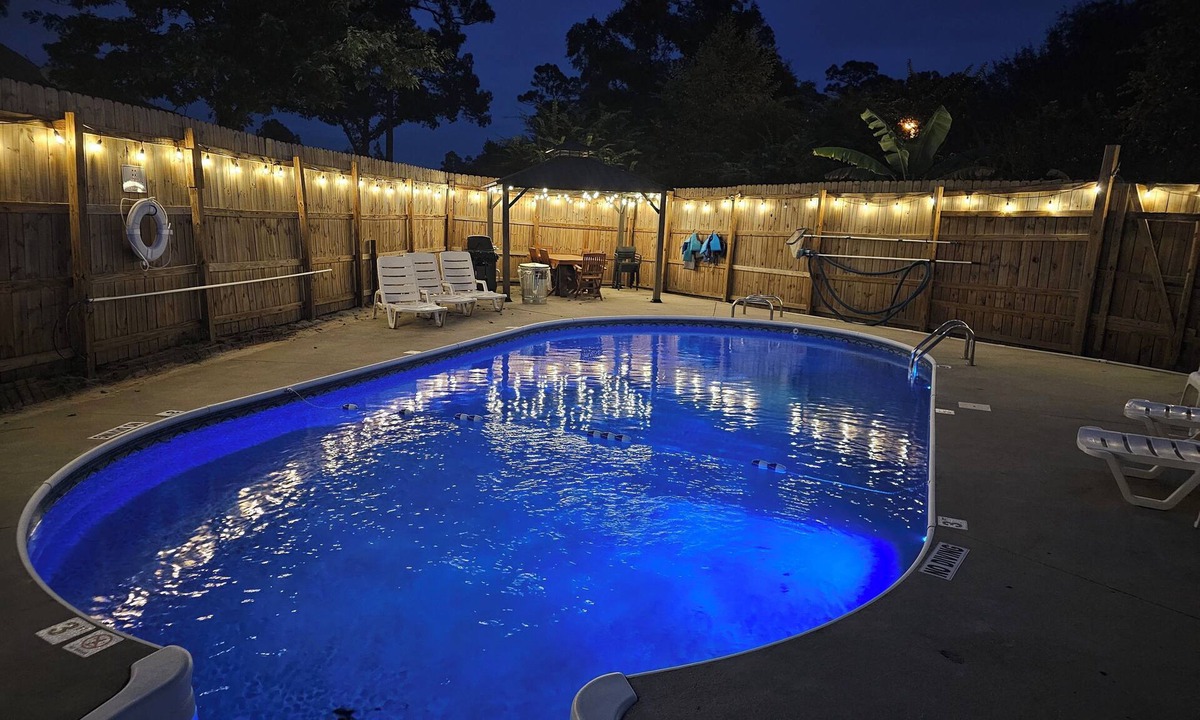 Thousand Oaks House | 5 Bedroom pool house perfect for large gatherings! Privacy, pool and firepit.