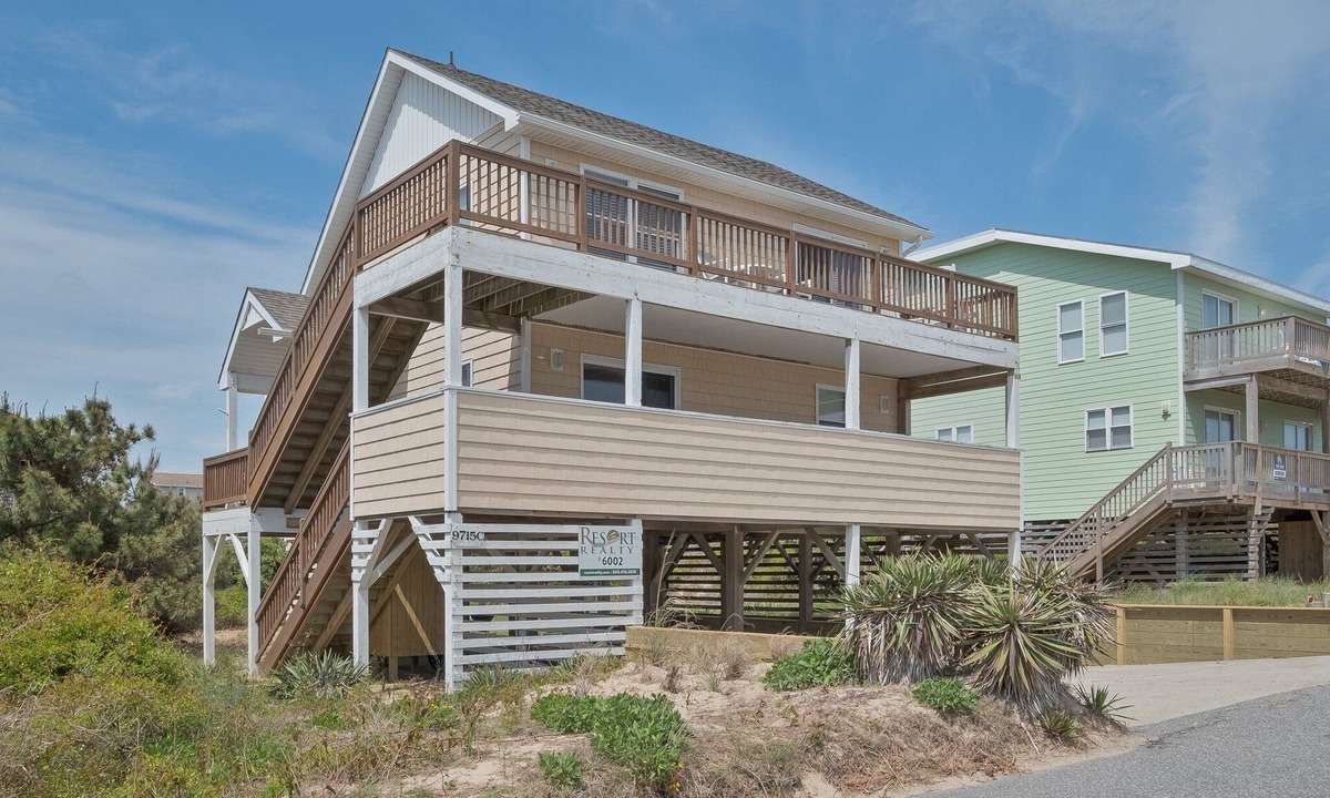 South Nags Head House | 6002-Sunny Delight, Dog-Friendly Nags Head Oasis—90 Ft to Beach