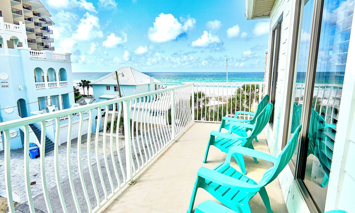 Gulf Lagoon Beach House | -80% DSCNT JUL26-30 BEACH HOUSE-POOL, GULF VIEWS, 7BR, 4BA, 2 KITCHENS, SLEEP 23