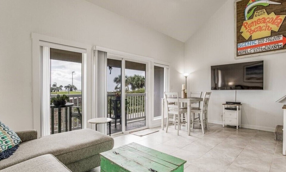 Villa Sabine Condo | Adorable/Affordable! Renovated 1BR/2 Full Bathroom - Pensacola Beach Condo!