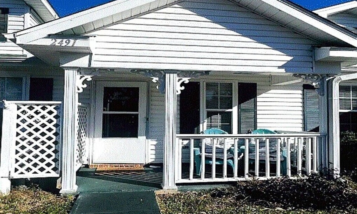 Northwest Pensacola House | Affordable Family & Pet-Friendly Comfort Quick Drive to Beaches, Bases & DTown