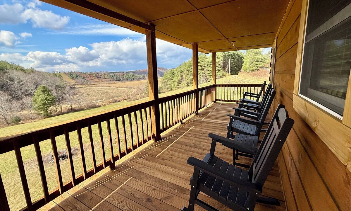 Ennice Cabin | Amazing 2-bedroom cabin near Blue Ridge Parkway