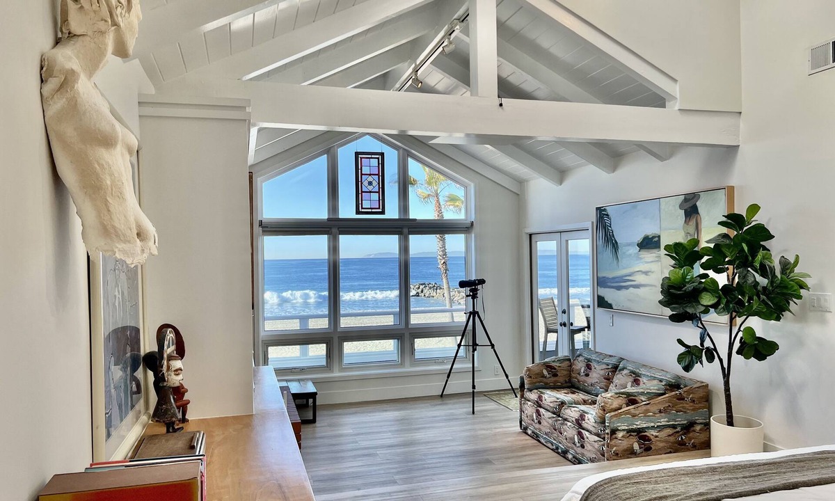Santa Ana Heights House | "Artist's Retreat" Available August! Entire Oceanfront Home