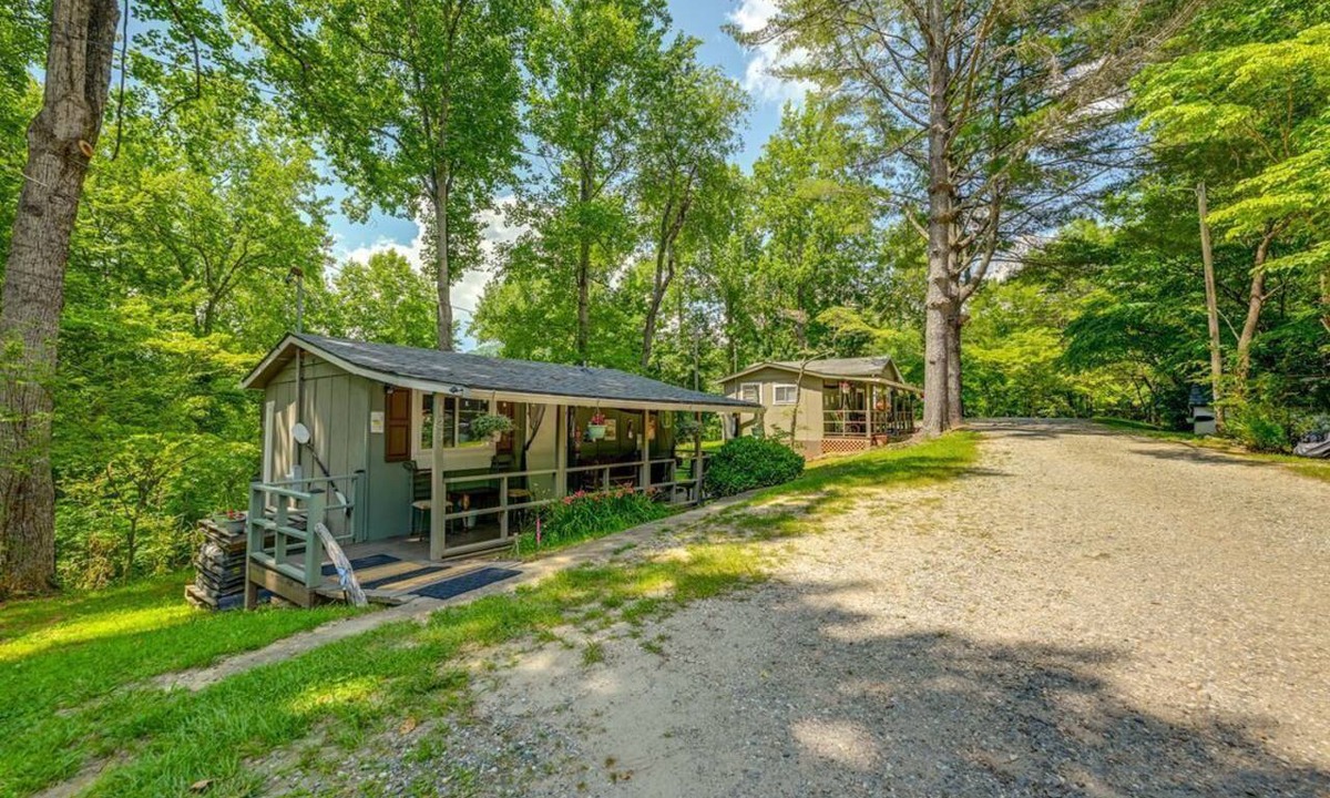 Qualla Cabin | BabyBears Peaceful cabin & hot tub