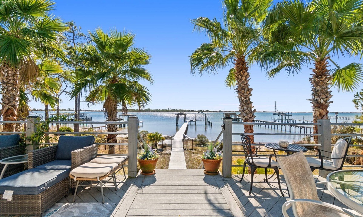 Mary Esther House | Bayfront Home , Pet-Friendly, Boat Access, Gorgeous Views & Relaxation! - Pirate's Cove