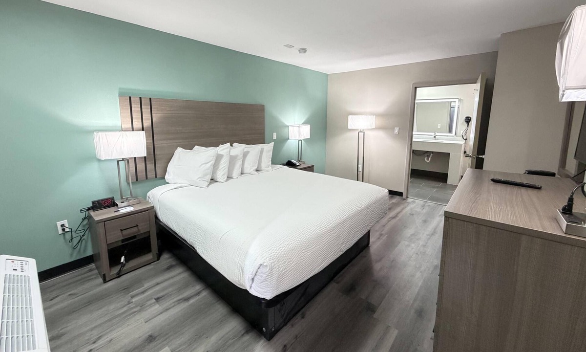 Florida Panhandle Hotel | Baymont by Wyndham Pensacola at NAS Corry