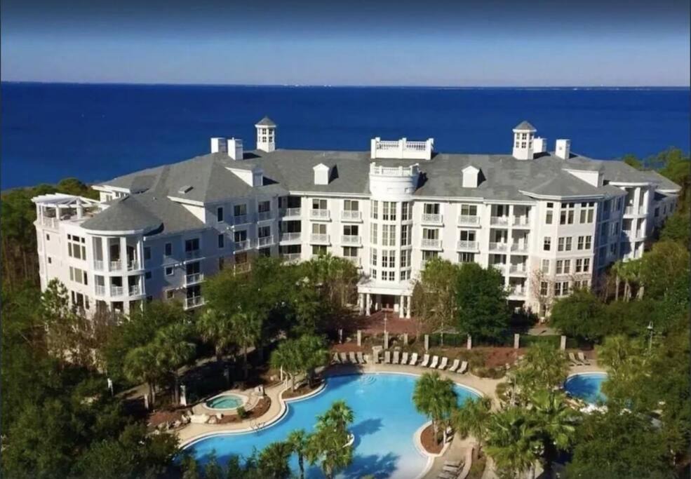 Baytowne Wharf Apartment | Baytowne Bliss - Luxury Condo with Resort Pool & Shuttle