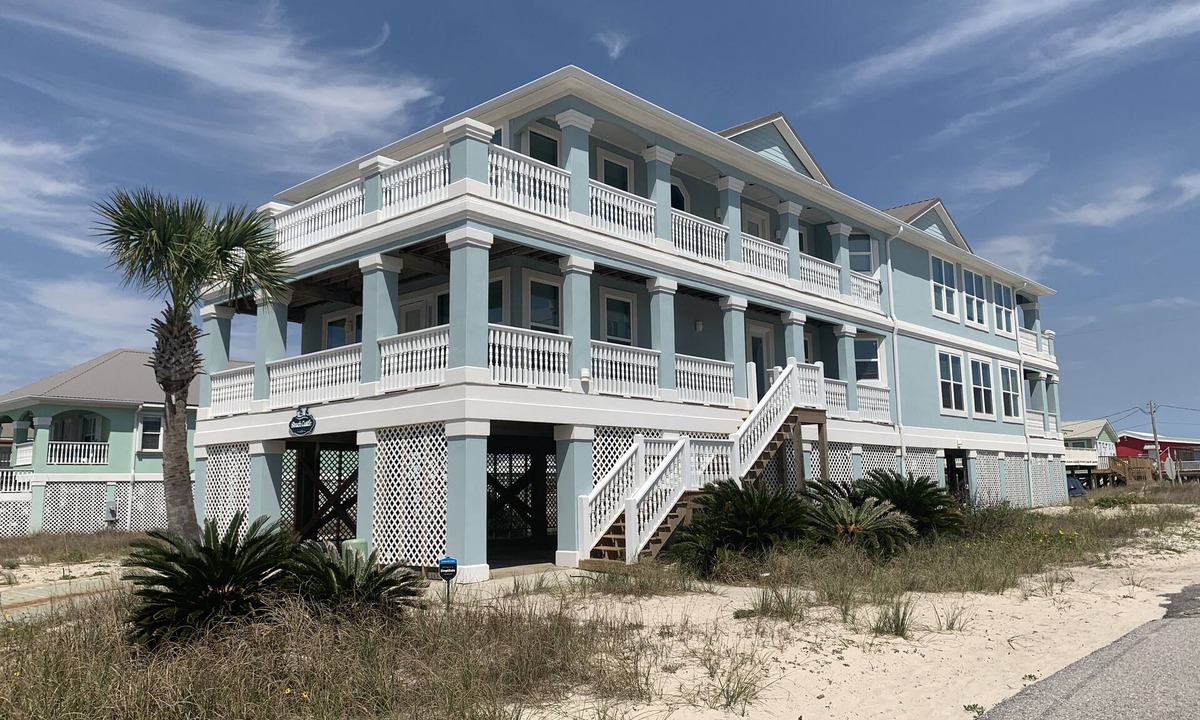 Fort Morgan House | Beach Castle: Perfect for Families, 2 comm pools, across from beach! Sleeps 22