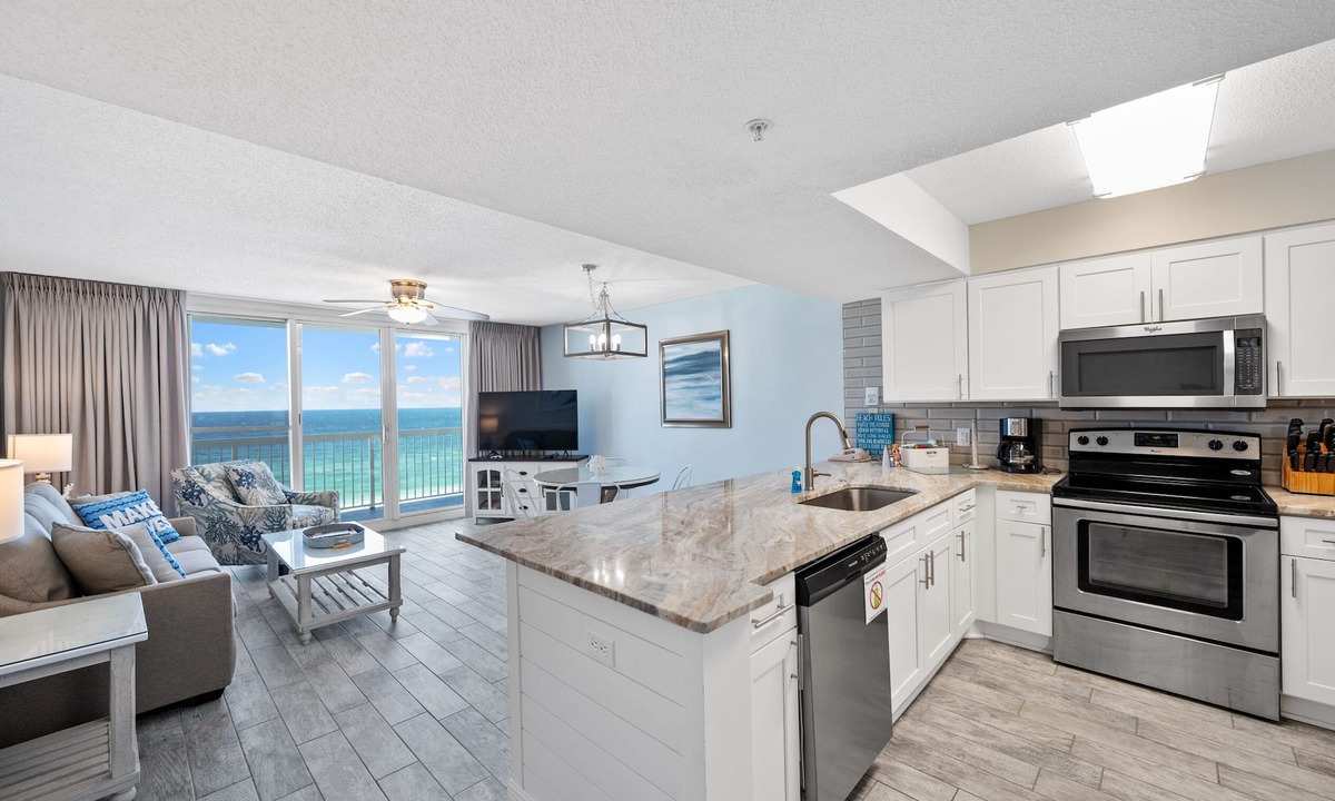 Destin Condo | BEACHFRONT Resort - Remodeled - 140+ 5-STAR reviews! 3 Pools -Tiki Bar 8th Floor