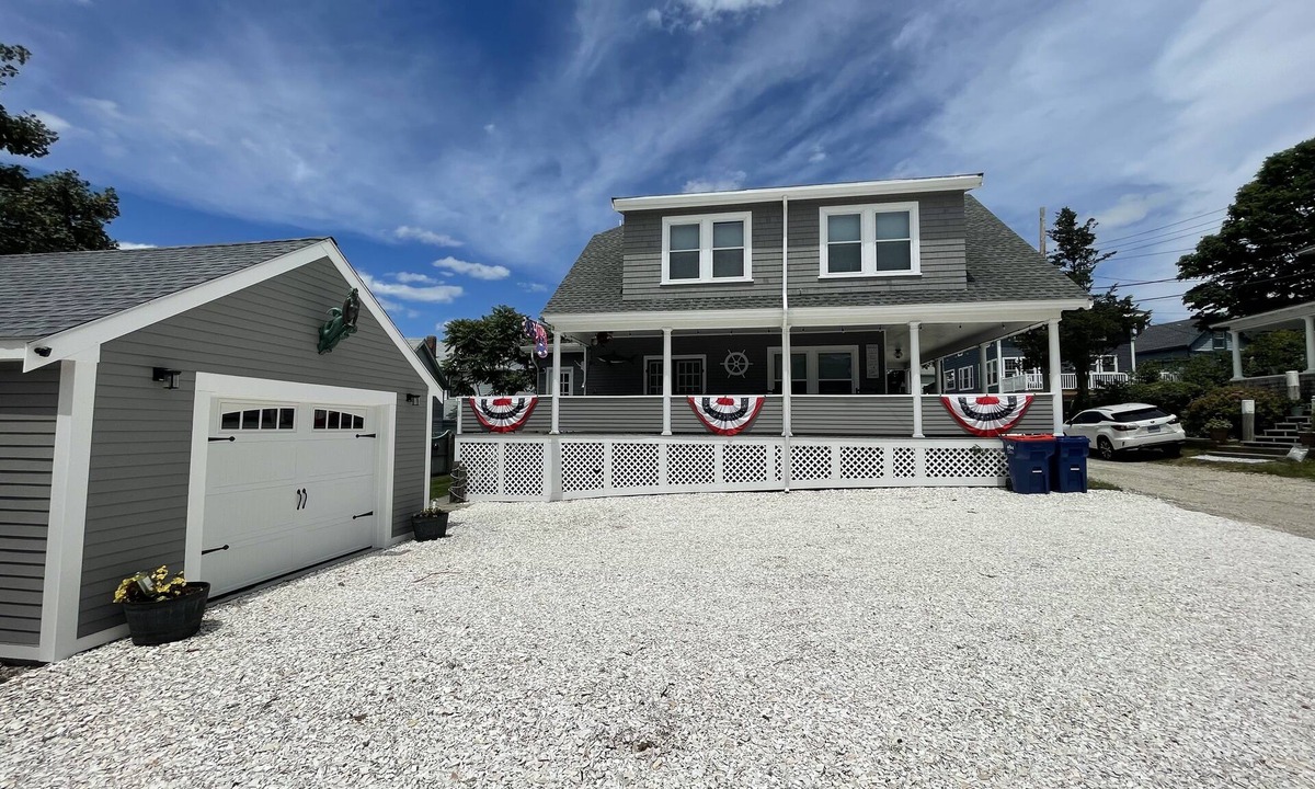 Buzzards Bay Cottage | Beautiful 5 bedroom 2 bath Nostalgic Cape House, 30 seconds to your own beach.