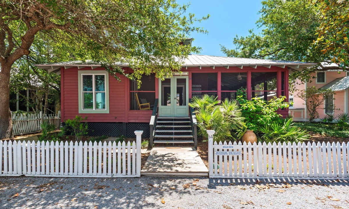 Seaside House | Beautiful Seaside Cottage, Sports Club, Sleeps 6 + Free Attraction Tickets!