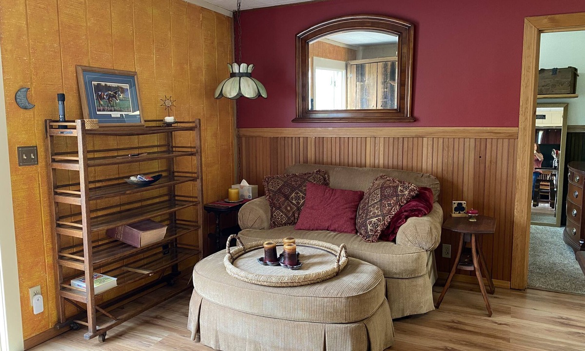 Thurston Cottage | Beautifully decorated Cottage on 30 acre ranch, accommodations for horses extra