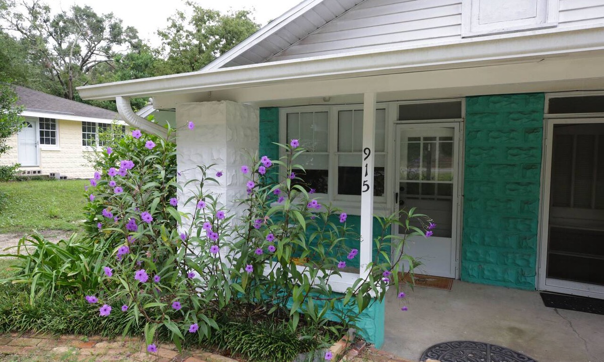 East Pensacola Heights House | Bee Our Guest: EPH, Close to Downtown and Beach!