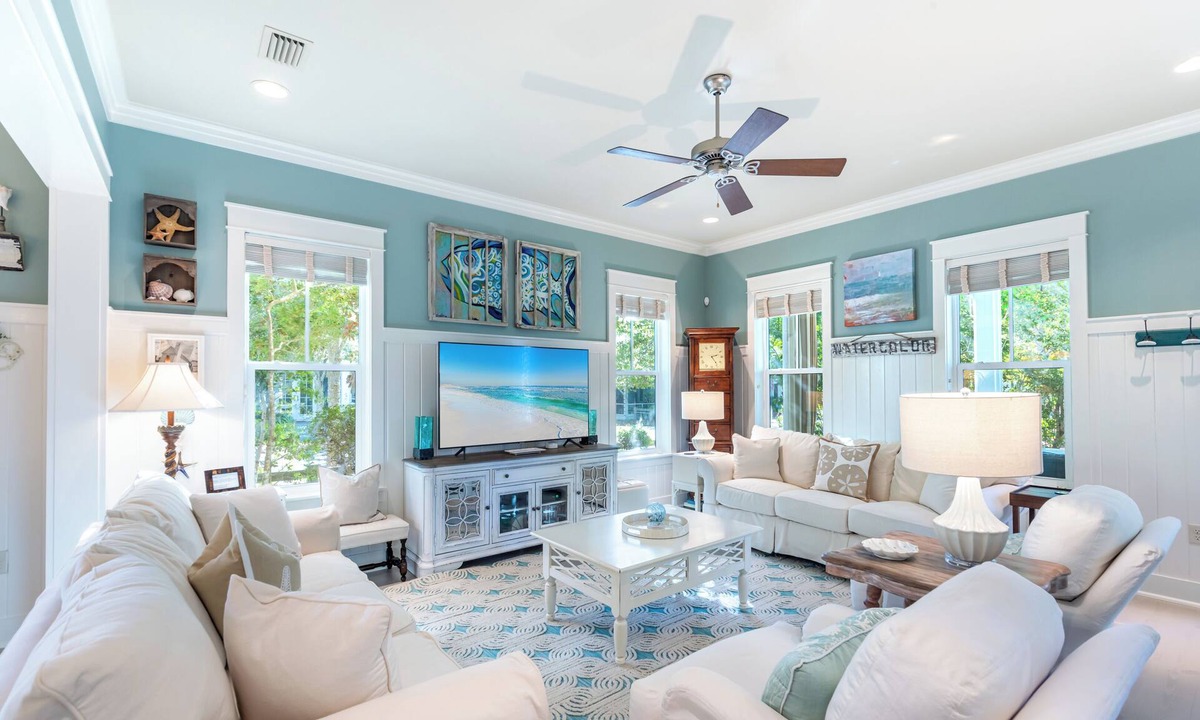 Watercolor House | Bikes, Wet Bar, 2 King Bedrooms~Walk to Seaside
