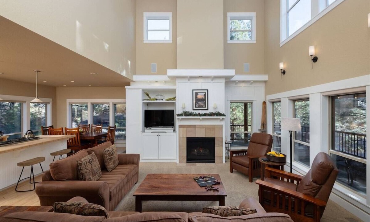 RiverWild House | Bluebird Day - Big River, Luxurious 4BR home in Bend, perfect for families or groups of up to 8.