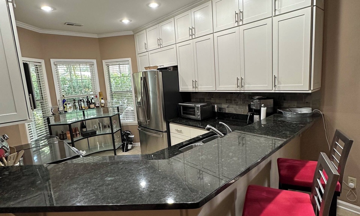 Port Royal House | Boaters paradise.WALK TO YOUR VESSEL and eat at Marker 244.