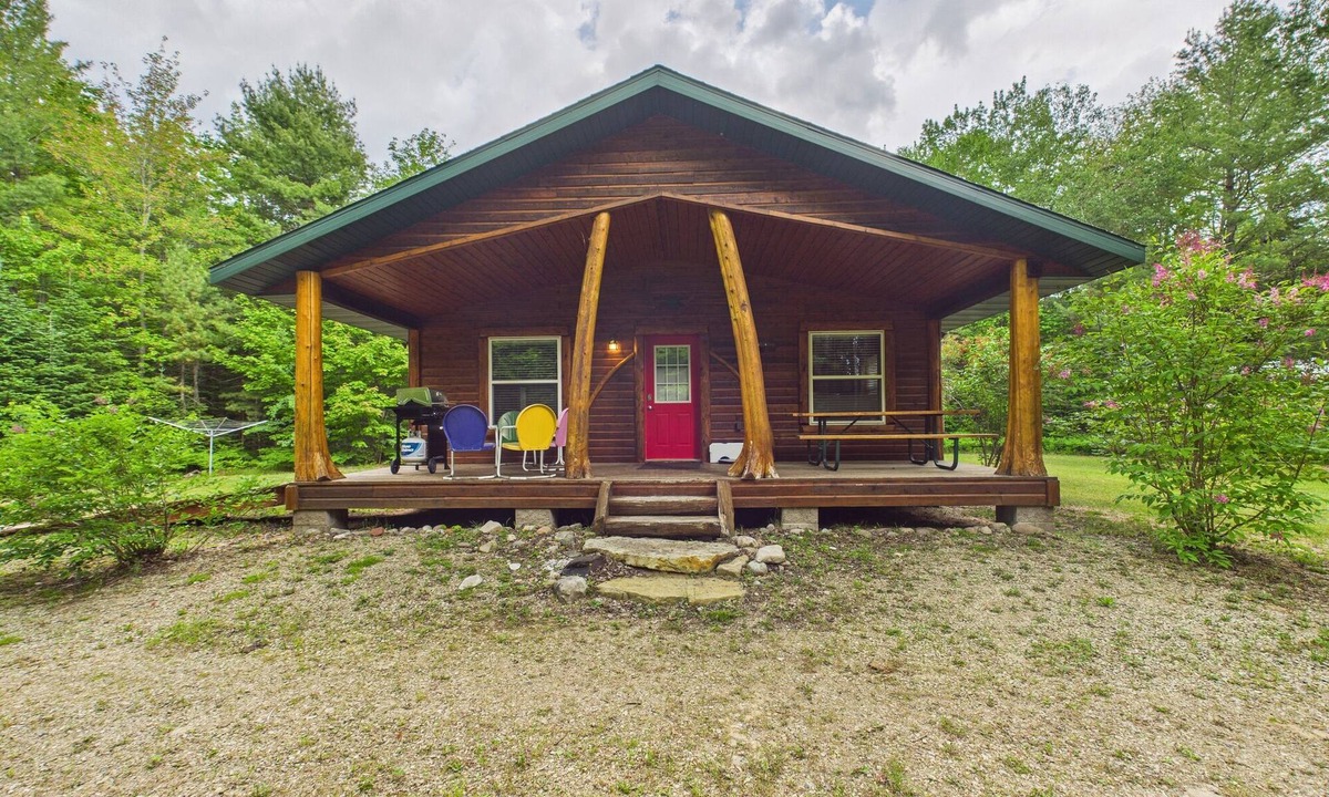 Munising Cabin | Camp Take 5-Secluded 2 Bedroom Cabin-15 Miles to Munising