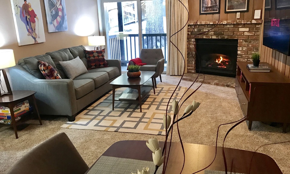 Mammoth Lakes Condo | Canyon Lodge CHAMONIX Condo. Minutes Walk From Lifts.