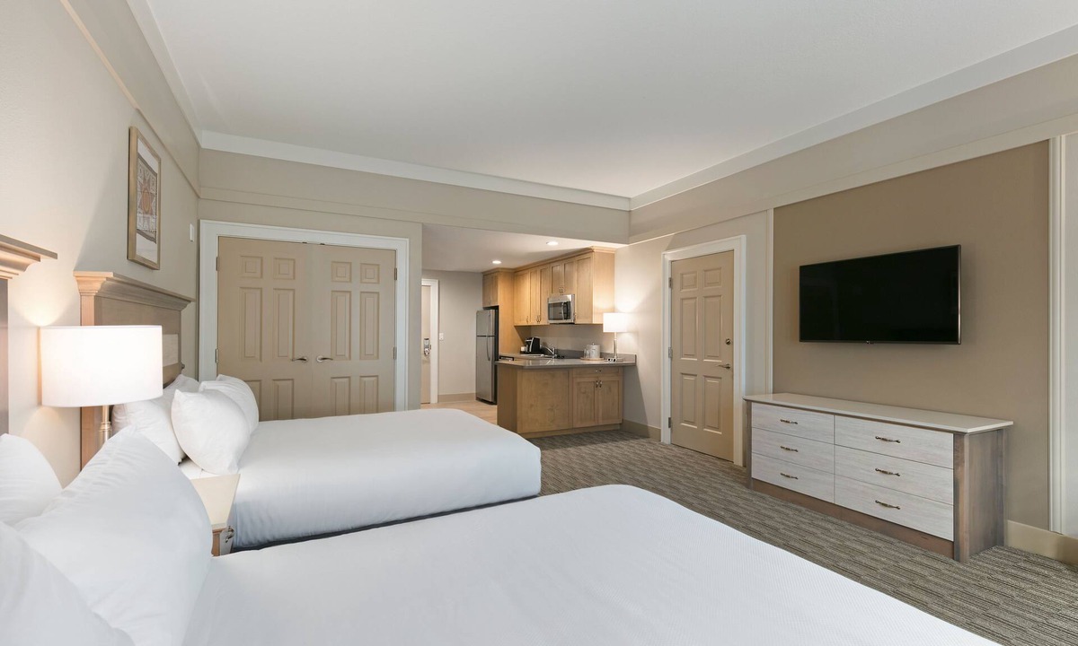 Pinecraft Hotel | Carlisle Inn