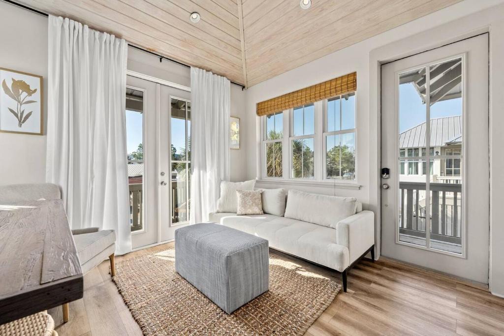Rosemary Beach House | Carriage House, Sleeps 4, Walk to Rosemary & Beach