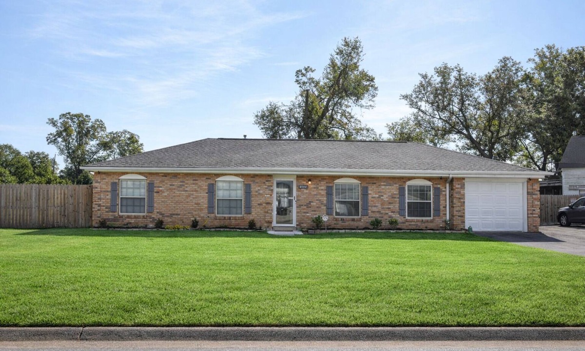 Northeast Pensacola House | Central Pensacola Family Retreat With Game Room & Bar