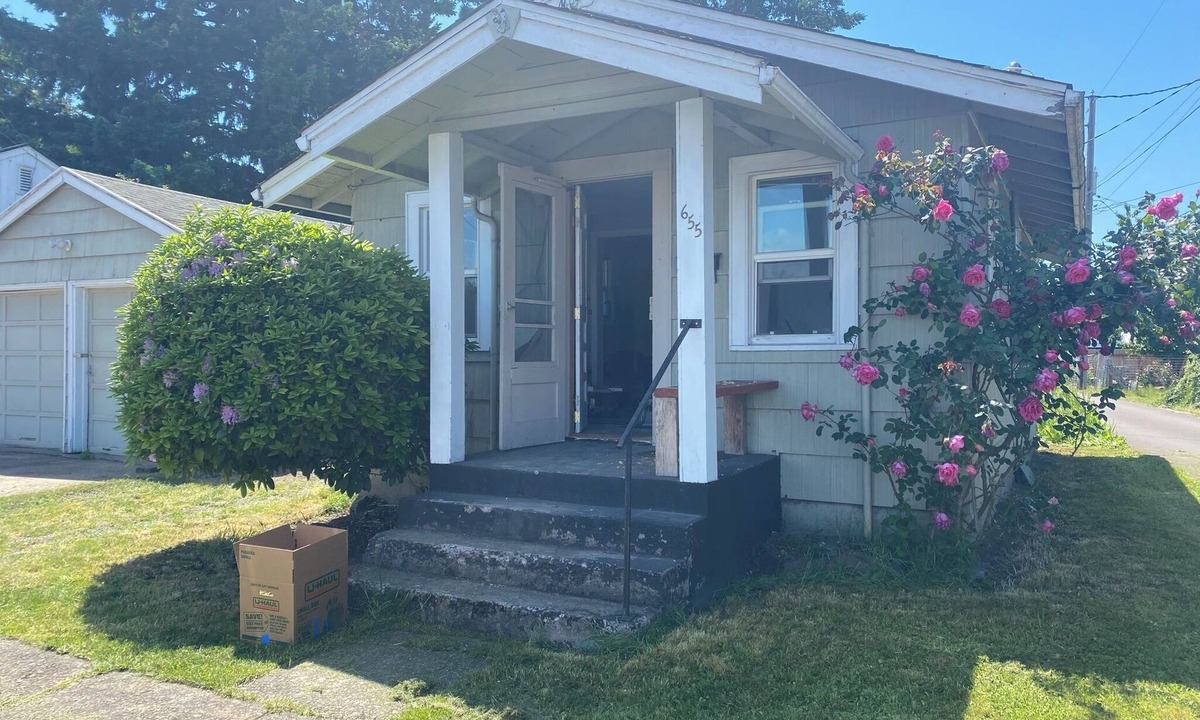 West Salem House | Charming 1-bedroom house with AC, WiFi in serene Salem