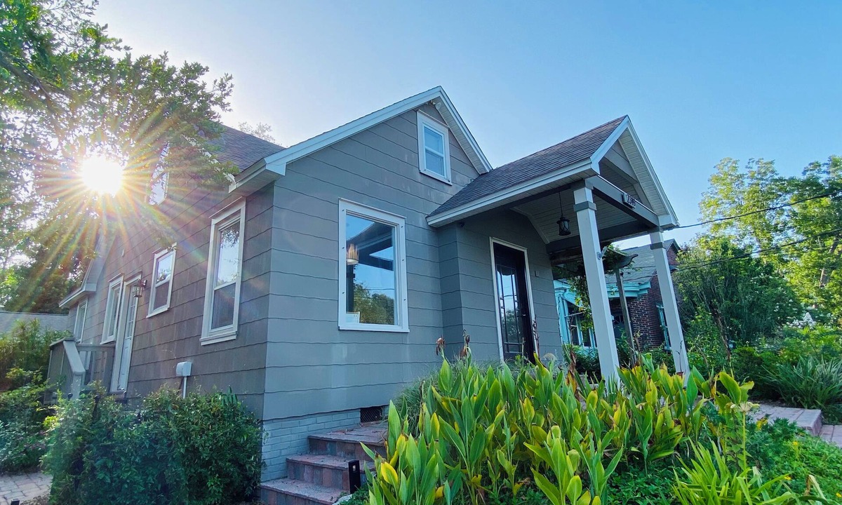 Southeast Pensacola House | Charming 2-bedroom Magnolia Cottage in serene East Hill with WiFi, AC