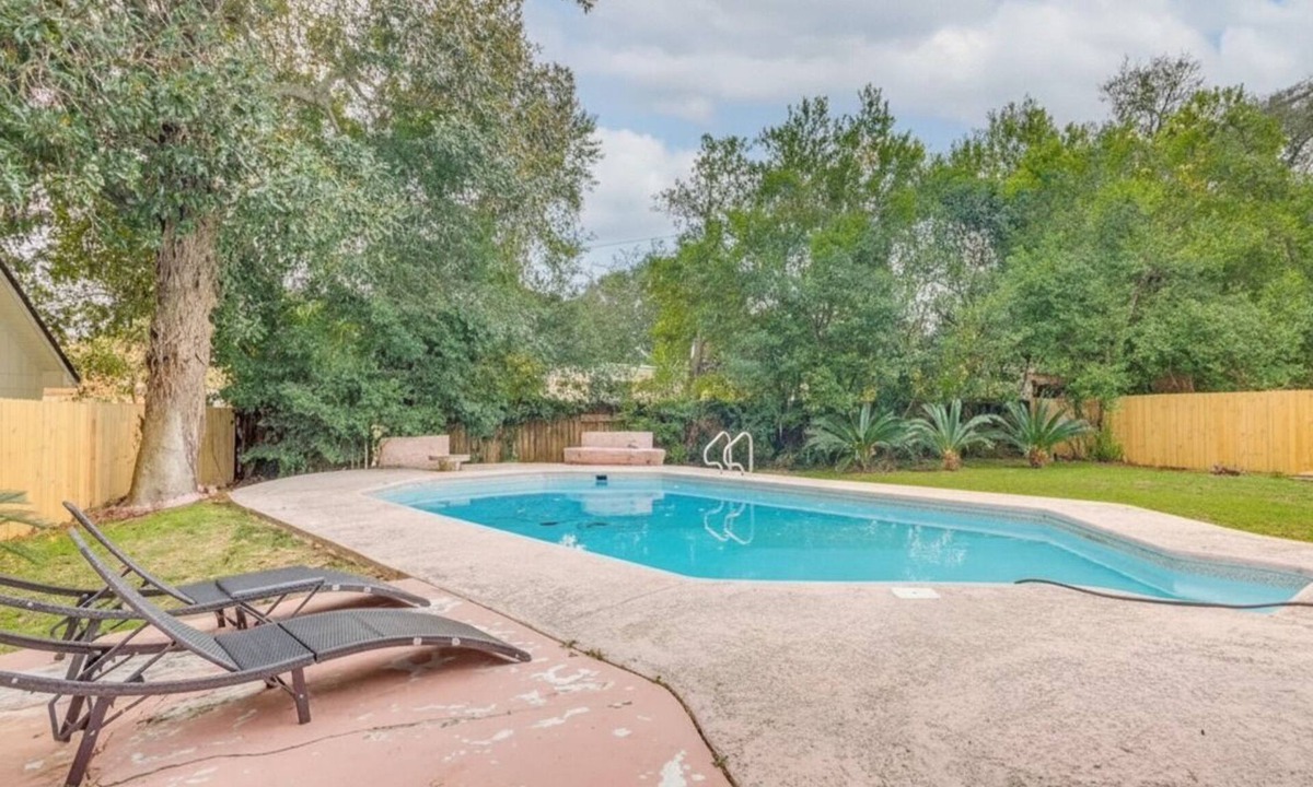 Northeast Pensacola House | Charming 3-bedroom house in Pensacola with pool, games, and close to amenities.