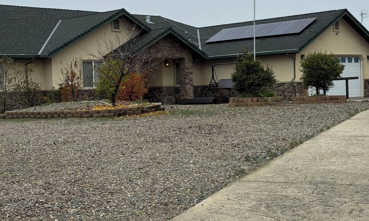 Hayward House | Charming 4 Bedroom Home, Close to Lake McClure & Lake Don Pedro