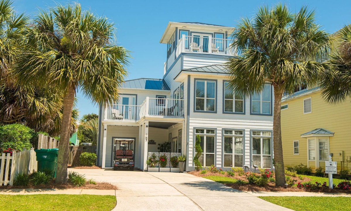 Crystal Beach House | Charming 5BR Beach House in DESTIN-Walk to Beach-Heated Pool-Golf Cart Included!