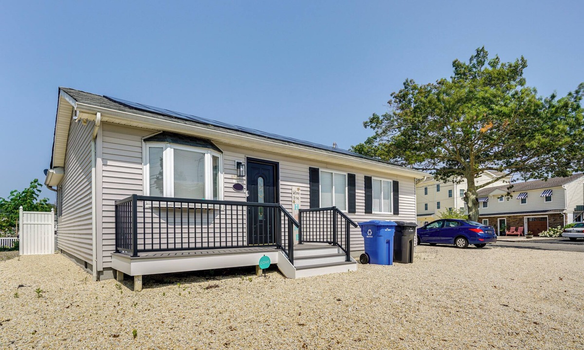 Beach Haven West House | Charming Beach Haven West Home: 1 Mi to Beach!