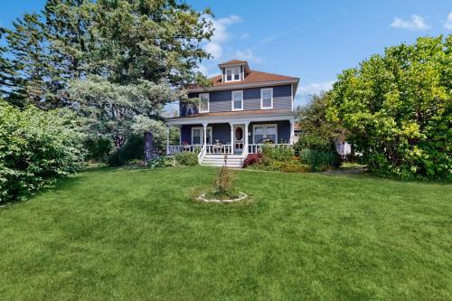 East Sullivan House | Charming Coastal Retreat with Ocean Views, Porch and Private Cabin