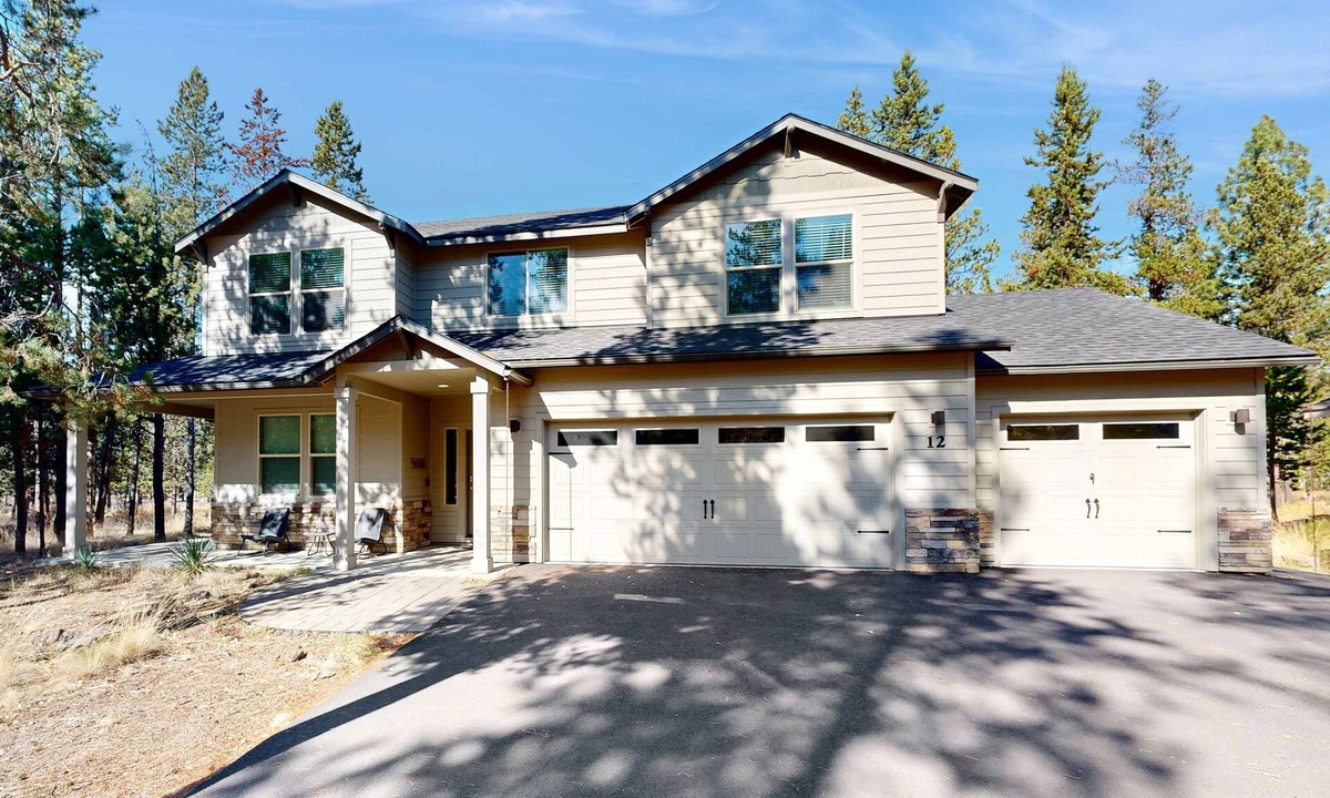 Deer Park House | Charming Home with a Private Hot Tub, SHARC Passes, Fast WiFi, and Central AC