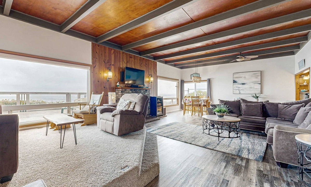 Gleneden Beach House | Charming Oceanfront Two Story Home Private Hot Tub Deck Gas Grill and Views